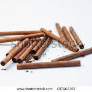 proche du cigariot brun
